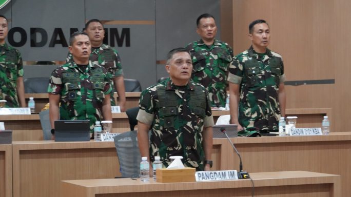 Pangdam IM mengikuti secara Vicon Kunjungan Kerja Panglima TNI ke Kodim 0711/Pemalang.