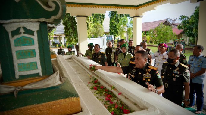 Pangdam Iskandar Muda Pimpin Ziarah di Makam Sultan Iskandar Muda dalam Rangka HUT ke-68 Kodam IM.