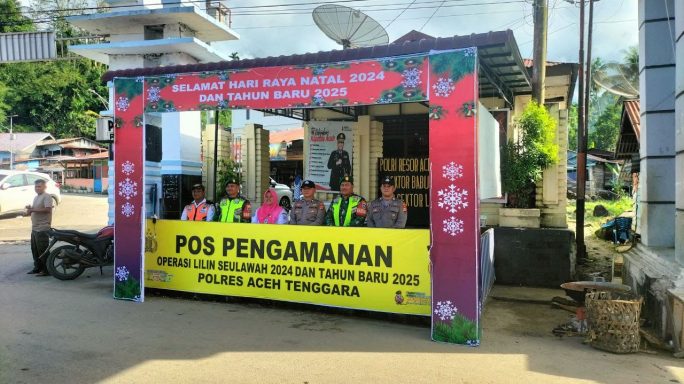 Jaga Kondusifitas Wilayah, Babinsa Siaga Di Pos PAM Nataru Perbatasan Aceh Tenggara – Sumatera Utara