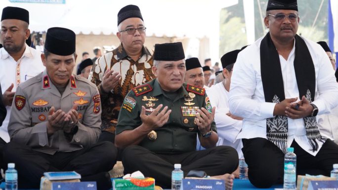 Pangdam Iskandar Muda Hadiri Peringatan 20 Tahun Tsunami Aceh di Masjid Raya Baiturrahman.