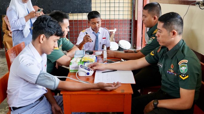 Wujudkan Sekolah Unggul Berbasis Talenta, Kesdam IM Gelar Pemeriksaan Kesehatan Berkala Siswa/Siswi SMA Kartika XIV-I Banda Aceh