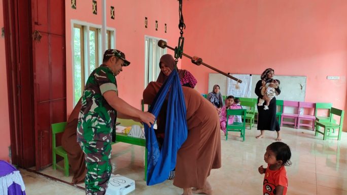 Pendampingan Posyandu Balita dan Ibu Hamil oleh Babinsa dan Bidan Desa Sukses Dukung Kesehatan Ibu dan Anak di Desa Meudang Ara