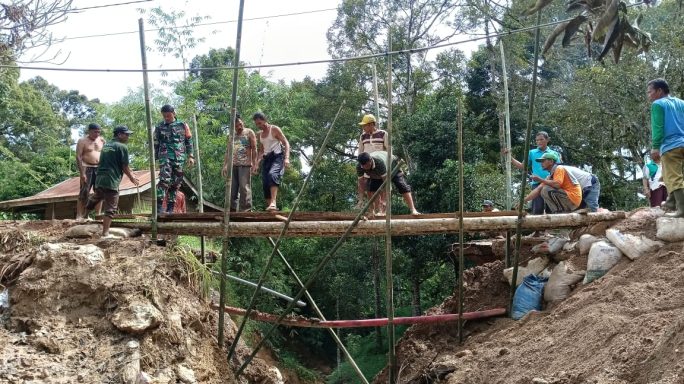 Curah Hujan Tinggi,Jalan Penghubung Antar Desa Antar Kecamatan Putus Di Terjang Air