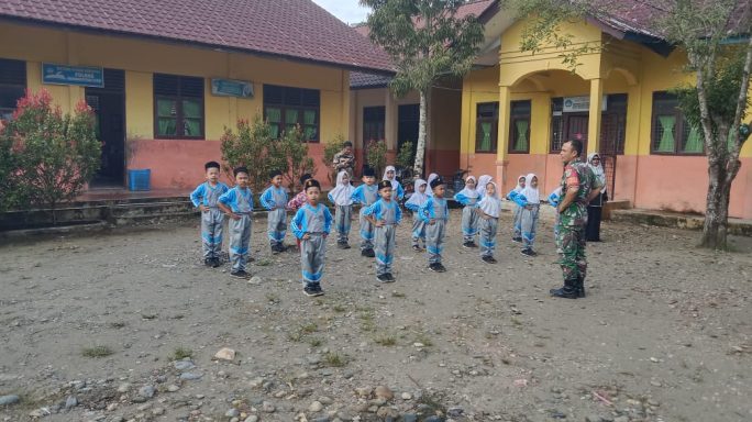 TNI Sahabat Pelajar: Sertu Eko Pranato Ajak Siswa SDN Kabu Bangun Disiplin dan Karakter