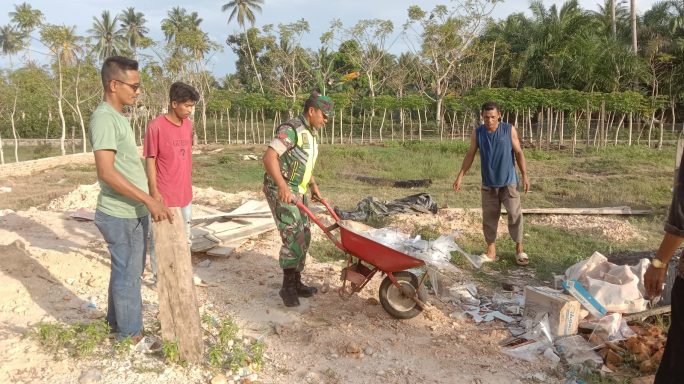 Gotong Royong di Masjid At-Taqwa Pererat Kemanunggalan TNI dan Rakyat
