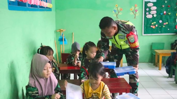 Siswa/i TK Kartika Jaya XIV-7 Kutacane Menikmati Makan Bergizi Gratis