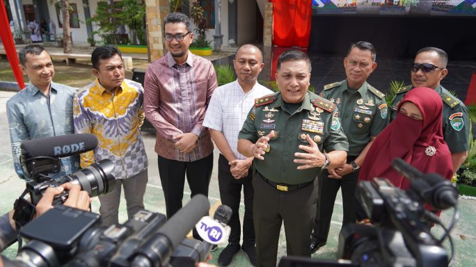 Pangdam Iskandar Muda Resmikan Panggung Siswa SMA Negeri 2 Banda Aceh.