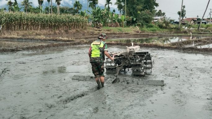 Guna Kelancaran Kegiatan Posyandu Babinsa Laksanakan Pendampingan