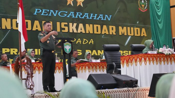 Pangdam IM Berikan pengarahan kepada Prajurit, PNS, dan Persit Kodim 0101/KBA di UCC Unmuha Banda Aceh.