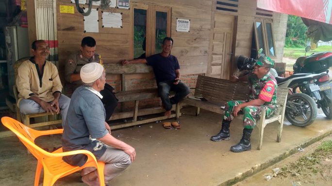 TNI-Polri Bersatu, Pererat Silaturahmi dengan Masyarakat Desa Gureb Blang