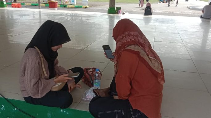 Warga Banda Aceh Nikmati Fasilitas Wi-Fi Gratis di Lapangan Blang Padang.Konektivitas Tanpa Batas untuk Masyarakat.