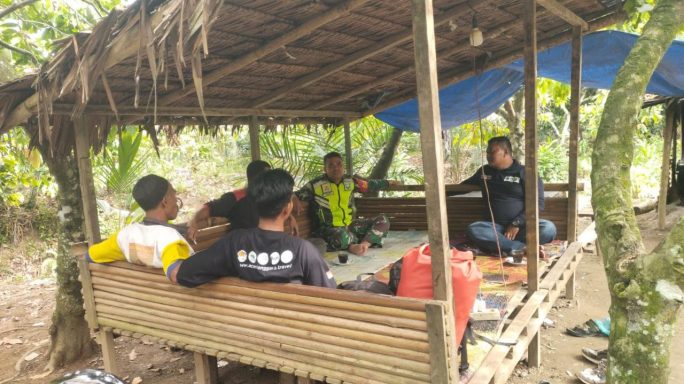 Babinsa Jalin Komsos Himbau Waspada Hujan, Angin Kencang Dan Tidak Bakar Lahan