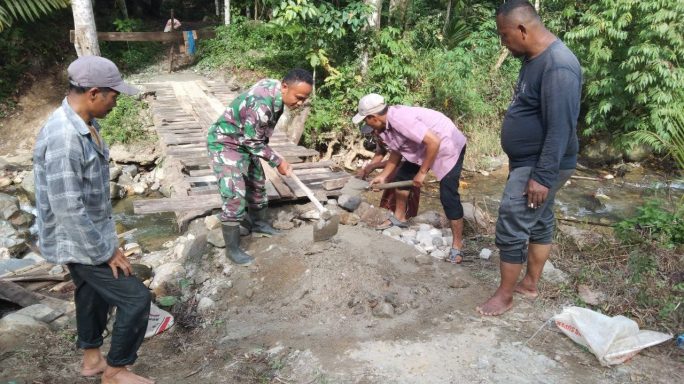 Jembatan Ds. Deleng Dalam, Kec. Ketambe, Kab. Agara rusak Pangdam IM terjunkan Prajurit untuk Perbaikan.
