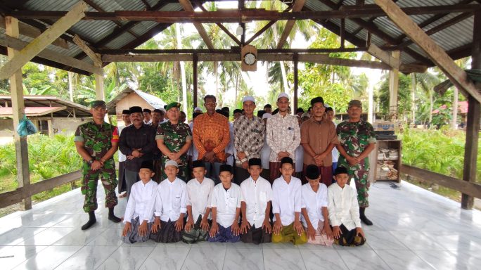 Pangdam IM bantu keramik untuk Dayah Mu’arifful Fatah Aceh Timur.