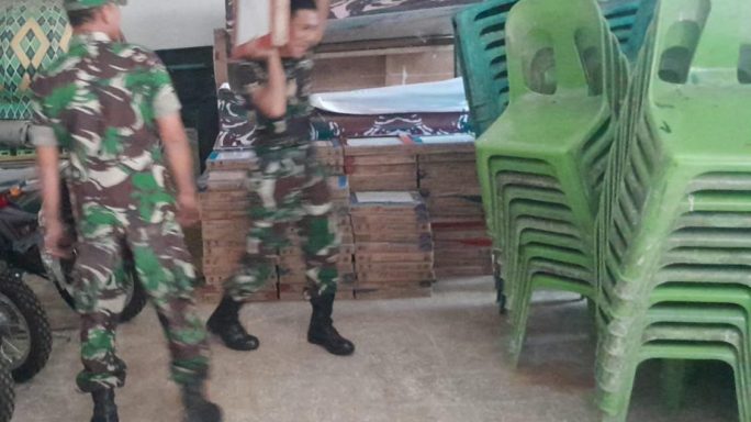 Keramik bantuan Pangdam IM dipasang di Dayah Mu’arifful Fatah Aceh Timur.