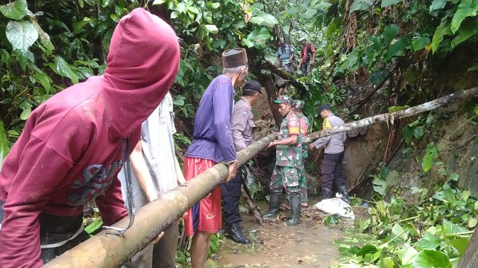 Sinergi Babinsa dan Bhabinkamtibmas Wujudkan Akses Air Bersih di Wilayah Pegunungan untuk Kesejahteraan Warga
