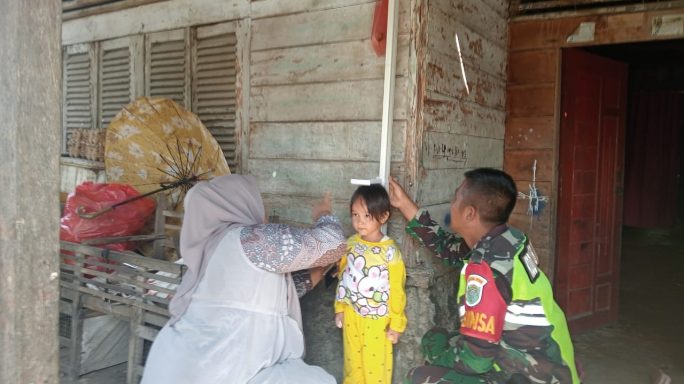 Babinsa Posramil Tanoh Alas Dampingi Kegiatan Posyandu Di Desa Binaan