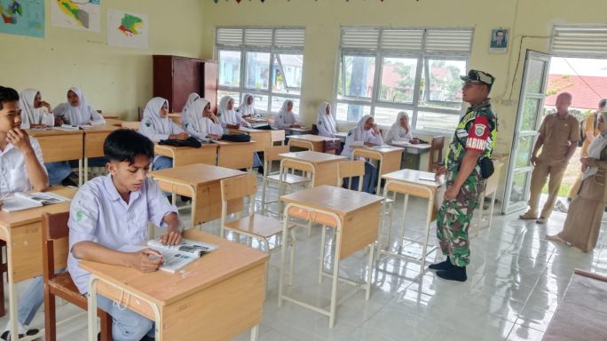 Koptu Togar Hutasoit, Ajak Siswa SMA N 1 Banda Alam Tingkatkan Wawasan Kebangsaan