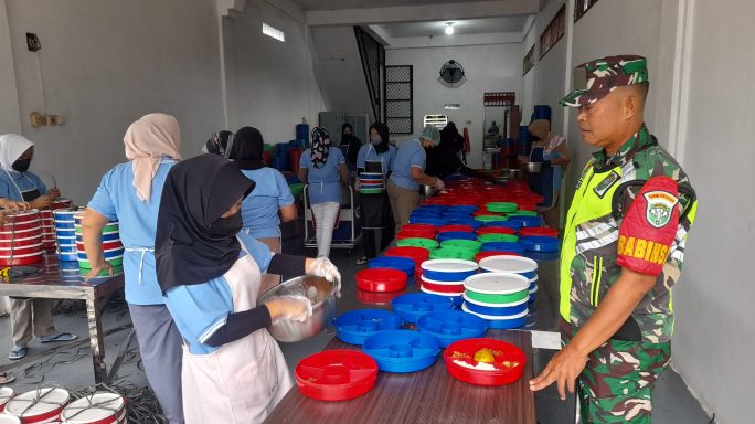 Kodim 0117/Aceh Tamiang Dampingi Giat Makan Bergizi Gratis Bagi 3.234 Pelajar