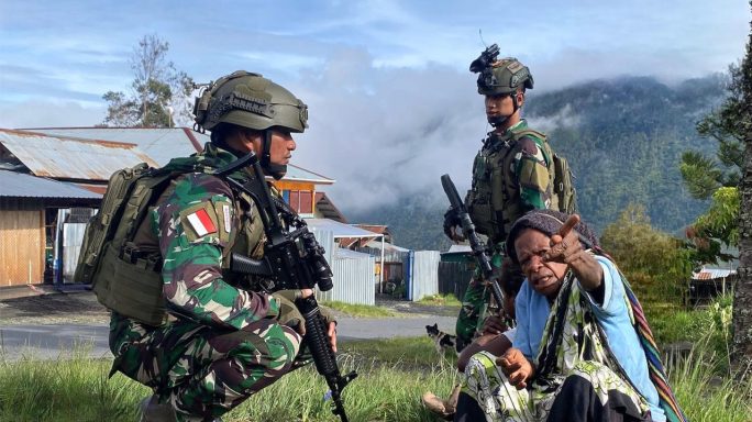 Tiba di Papua, Satgas Yonif 112/DJ sapa Kampung 55 Pruleme, Distrik Mulia, Kab. Puncak Jaya.