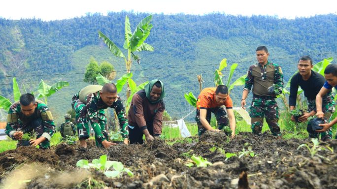 IMPLEMENTASIKAN PROGRAM ASTA CITA SATGAS YONIF 112/DJ MELAKSANAKAN KETAHANAN PANGAN DAN EKONOMI HIJAU