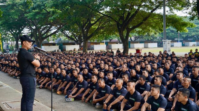 Kasdam IM Berikan Pengarahan kepada Prajurit dan PNS Kodam IM Usai Olahraga Bersama.