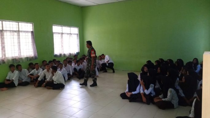 Babinsa Kenalkan Karier Militer kepada Siswa, Melalui Rekrutmen TNI-AD