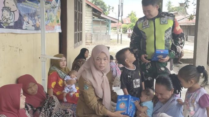 Bangun Sinergitas Bersama Tim Kesehatan Babinsa Dampingi Posyandu Di Desa Binaan