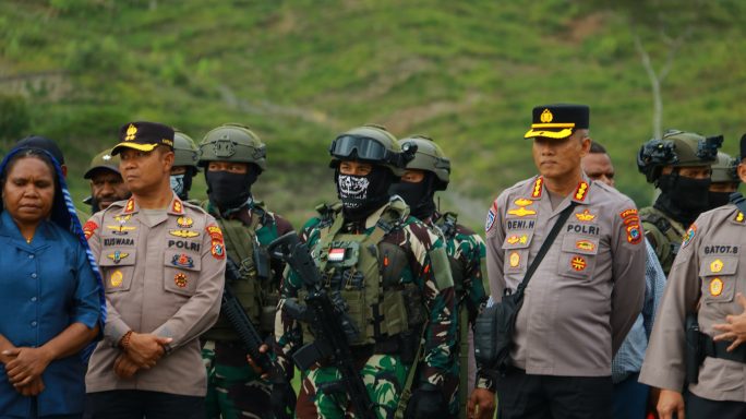 Satgas Yonif 112/DJ bantu Polda Papua tengah atasi kericuhan di Puncak Jaya.