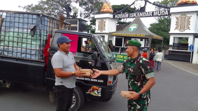 Kodam IM Gelar “Jumat Berkah”, 186 Paket Makanan Dibagikan untuk Masyarakat.