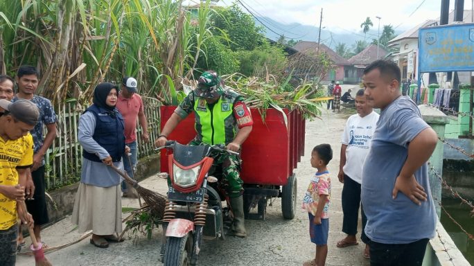 Menyambut Datangnya Bulan Suci Ramadhan,Babinsa, Bersama Aparatur Desa dan Warga Masyarakat laksanakan Bersih Desa