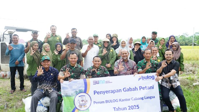 Aster Kasdam IM Meninjau Langsung Serapan Gabah Serta Berdiskusi Dan Berinteraksi Kepetani Desa Air Tenang
