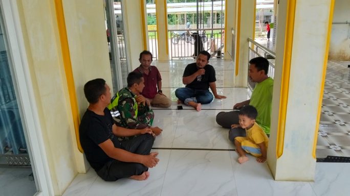 Bulan Ramadhan Bukan Jadi Penghalang Bagi Babinsa Untuk Komsos Bersama Warganya