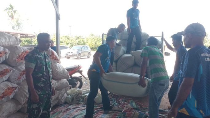 Babinsa Dampingi Penyerapan Gabah Petani oleh Bulog Di Wilayah Binaan