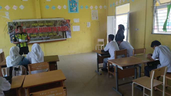 Babinsa Gencar Kampanye Kreatif Di Sekolah Sekolah Tentang Penerimaan Calon Taruna Akademi TNI
