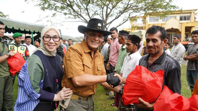 Pangdam IM dan Ketua Persit KCK Daerah IM Sapa warga pedalaman Aceh Besar. 