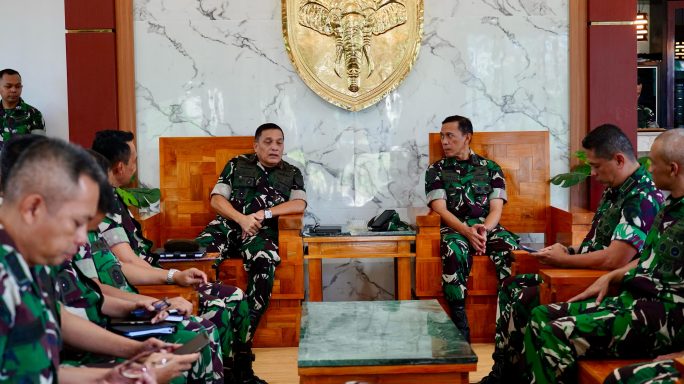 Pangdam Iskandar Muda Sambut Kunjungan Asops Kasad di Bale Sanggamara, Makodam IM.