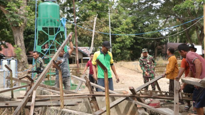 Jelang Penutupan Satgas TMMD ke-123, Rampungkan Fasilitas Wudhu di TPA Radatul Ulum