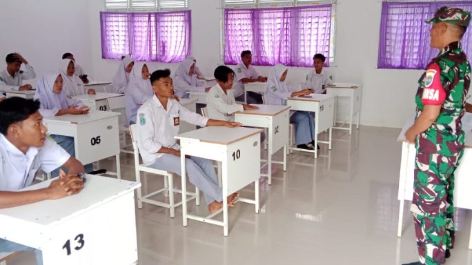 Bangkitkan Semangat Bela Negara, Babinsa Ajak Siswa SMK Gabung TNI