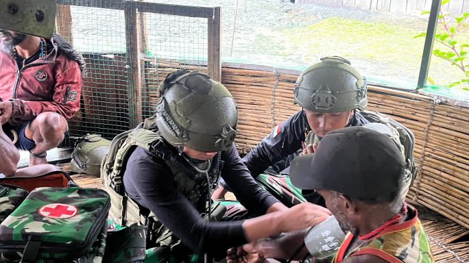 Pangdam IM beri Apresiasi kepada Satgas Pamtas RI–PNG Kewilayahan Yonif 112/DJ Kodam IM Yang gelar Baksos bagi masyarakat di Puncak Jaya.