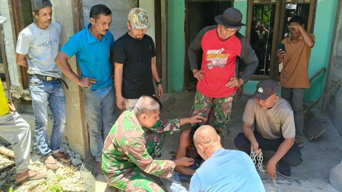 ODGJ Meresahkan Warga, Personel Koramil dan Polsek Darul Makmur Bertindak Cepat