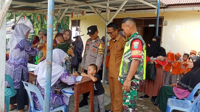 Cegah Stunting, Babinsa 07/Kejuruan Muda Aktif Dampingi Posyandu