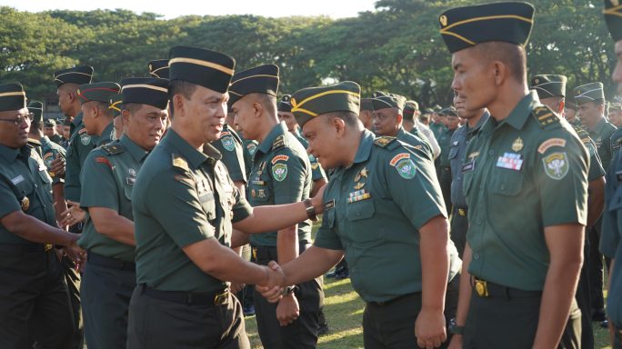 Kasdam Iskandar Muda pimpin Apel kembali cuti dan Halal bihalal Prajurit di Lapangan Blang Padang Banda Aceh.