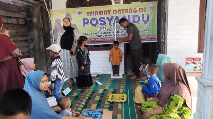 Pantau Pertumbuhan Dan Perkembangan Anak, Babinsa Posramil Lawe Bulan Dampingi Kegiatan Posyandu