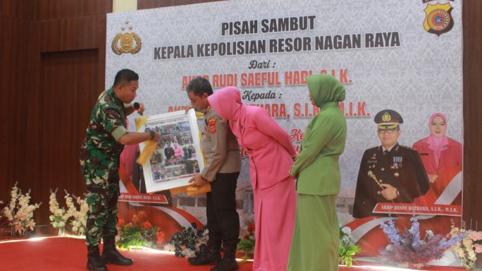 Dandim beserta Ibu ketua Persit KCK Cabang XL Dim 0116 Nara hadiri Acara Lepas Sambut Kapolres Nagan Raya