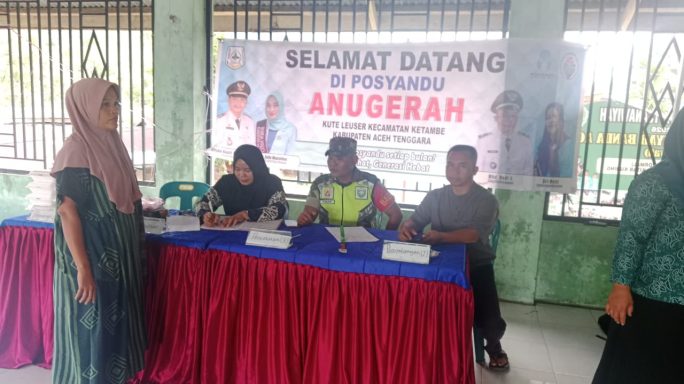 Babinsa Hadir Dalam Kegiatan Posyandu Di Desa Binaan