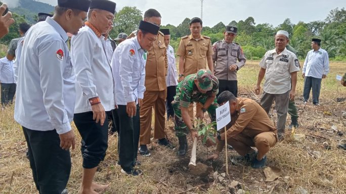 Danposramil Ketambe Bersama Forkopimda Laksanakan Penghijauan Satu Juta Pohon Matoa
