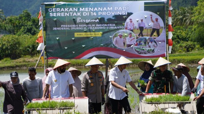 Kasdam IM hadiri acara Tanam Padi serentak di 14 Provinsi secara Daring.