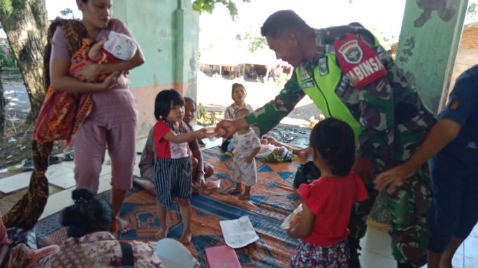 BABINSA POSRAMIL DELENG POKHKISEN LAKSANAKAN PENDAMPINGAN POSYANDU DI DESA BINAAN