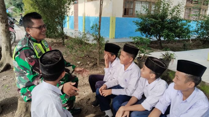 Babinsa Koramil 0108-05/Lawe Alas Sosialisasikan Rekrutmen TNI AD ke Pesantren Tarbiyah